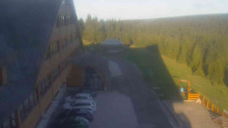 Parkoviště a hlavní vchod