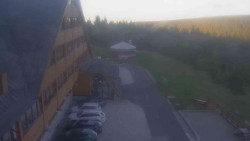 Parkoviště a hlavní vchod