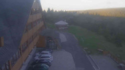 Parkoviště a hlavní vchod