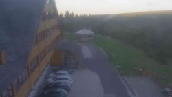Parkoviště a hlavní vchod