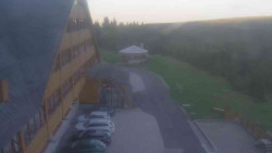 Parkoviště a hlavní vchod
