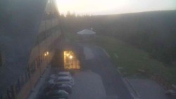 Parkoviště a hlavní vchod