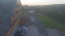 Parkoviště a hlavní vchod