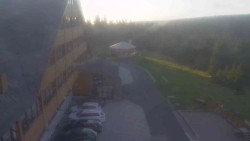 Parkoviště a hlavní vchod
