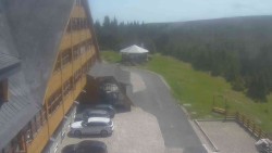 Parkoviště a hlavní vchod