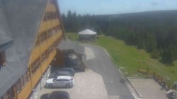 Parkoviště a hlavní vchod