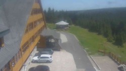 Parkoviště a hlavní vchod