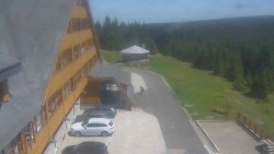Parkoviště a hlavní vchod
