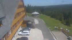Parkoviště a hlavní vchod