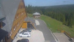 Parkoviště a hlavní vchod