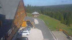 Parkoviště a hlavní vchod
