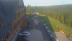 Parkoviště a hlavní vchod