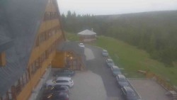 Parkoviště a hlavní vchod