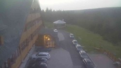 Parkoviště a hlavní vchod