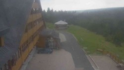 Parkoviště a hlavní vchod