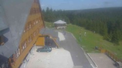 Parkoviště a hlavní vchod