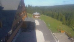 Parkoviště a hlavní vchod