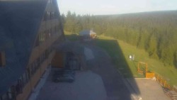 Parkoviště a hlavní vchod