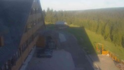 Parkoviště a hlavní vchod