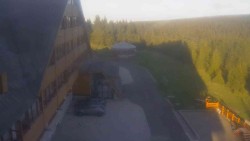 Parkoviště a hlavní vchod