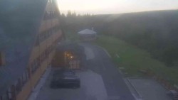 Parkoviště a hlavní vchod