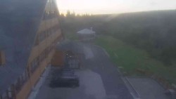 Parkoviště a hlavní vchod