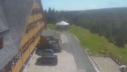 Parkoviště a hlavní vchod