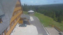 Parkoviště a hlavní vchod