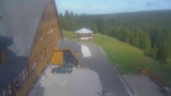Parkoviště a hlavní vchod