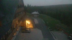 Parkoviště a hlavní vchod