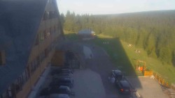 Parkoviště a hlavní vchod