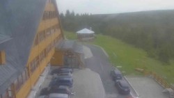 Parkoviště a hlavní vchod