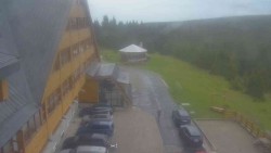 Parkoviště a hlavní vchod