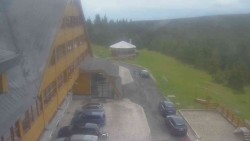 Parkoviště a hlavní vchod