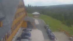 Parkoviště a hlavní vchod