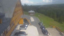 Parkoviště a hlavní vchod