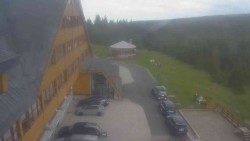 Parkoviště a hlavní vchod