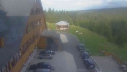 Parkoviště a hlavní vchod