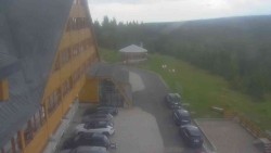 Parkoviště a hlavní vchod