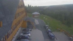 Parkoviště a hlavní vchod