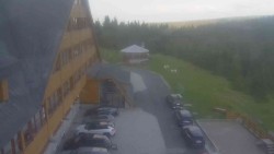 Parkoviště a hlavní vchod