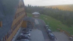 Parkoviště a hlavní vchod