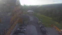 Parkoviště a hlavní vchod