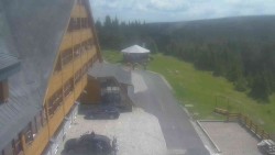 Parkoviště a hlavní vchod