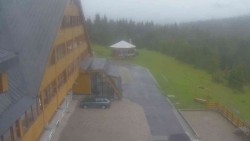 Parkoviště a hlavní vchod