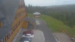 Parkoviště a hlavní vchod