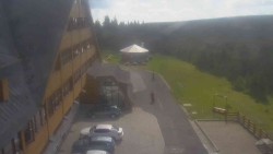 Parkoviště a hlavní vchod