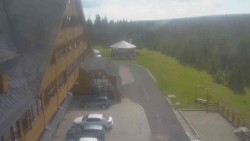 Parkoviště a hlavní vchod