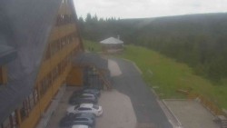 Parkoviště a hlavní vchod