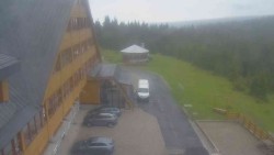 Parkoviště a hlavní vchod